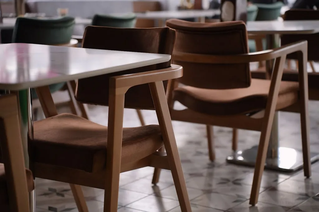 Krzesła do restauracji – jakie wybrać, aby zachwycić gości i zadbać o wygodę